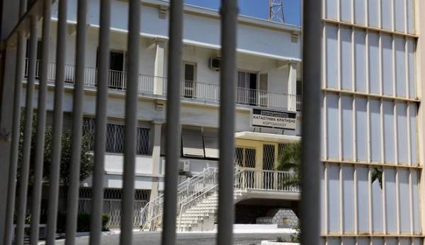 Ποινική δίωξη για 11 αδικήματα άσκησαν οι εισαγγελείς Διαφθοράς για την υπόθεση της παράνομης αποφυλάκισης του Άρη Φλώρου