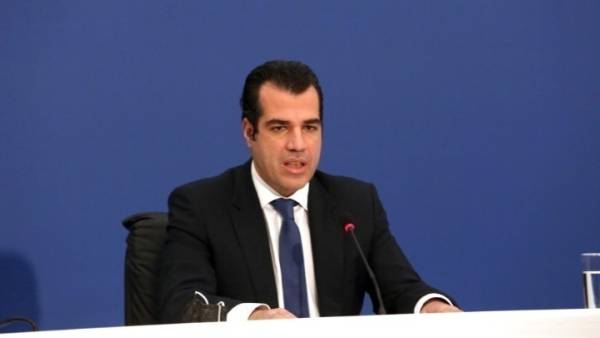 Πλεύρης: Εξαιρέσεις για συνταγογράφηση φαρμάκων, θεραπειών και εξετάσεων σε ανασφάλιστους και ευάλωτες ομάδες