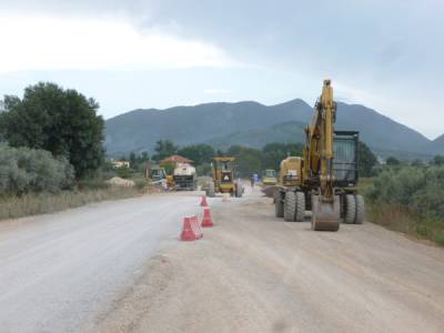 Πέφτει άσφαλτος στο Σουληνάρι - Κρεμμύδια 