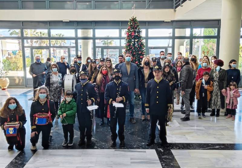 H Δημοτική Φιλαρμονική Μεσσήνης έψαλε τα κάλαντα στον δήμαρχο Γ. Αθανασόπουλου (φωτογραφίες)