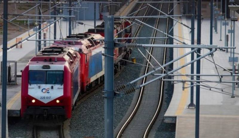 Μετ&#039; εμποδίων η επανεκκίνηση του σιδηροδρόμου - Κόπηκαν δρομολόγια για λόγους ασφαλείας (βίντεο)