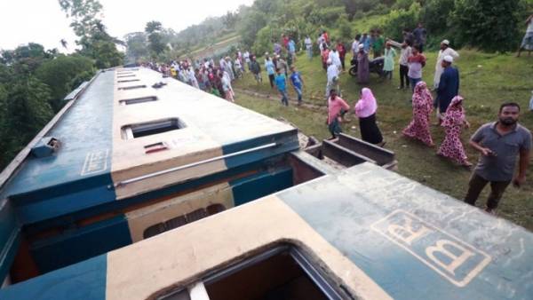 Μπανγκλαντές: Τουλάχιστον 14 νεκροί από μετωπική σύγκρουση τρένων