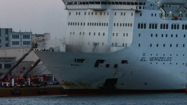 Με χρήση αφρού και νερού η κατάσβεση της φωτιάς στο πλοίο «Ελ. Βενιζέλος»