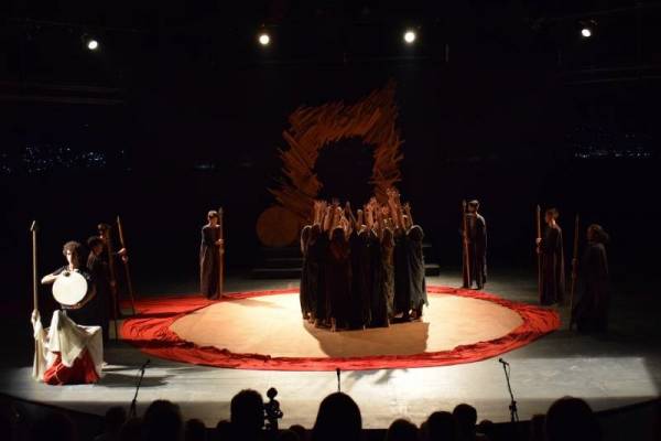 Καλαμάτα: Καθήλωσαν το κοινό οι «Τρωάδες» του Ευριπίδη από την Πειραματική Σκηνή (Βίντεο+φωτο)