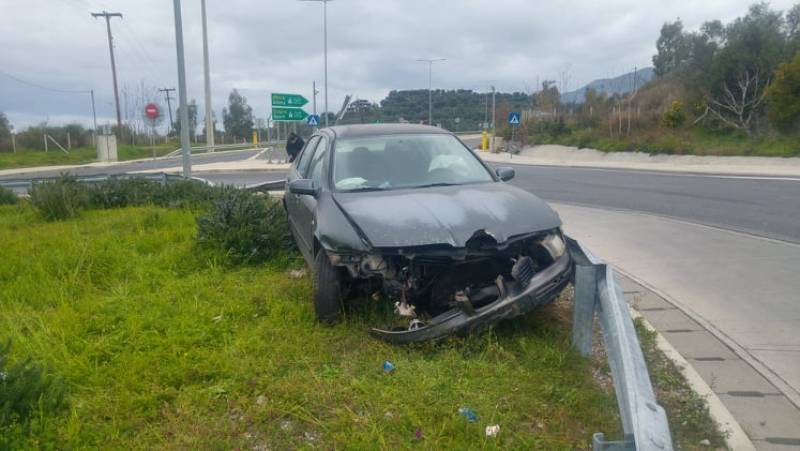 Καλαμάτα: Οδηγούσε ανάποδα στον αυτοκινητόδρομο - &quot;Καρφώθηκε&quot; στον κόμβο της οδού Σπάρτης