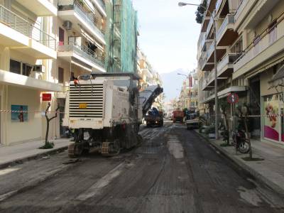Καλαμάτα: Κλειστή η Βασ. Κωνσταντίνου λόγω ασφαλτόστρωσης (βίντεο)