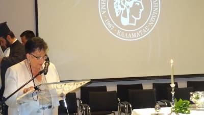Ο Πρόεδρος της Δημοκρατίας εγκαινίασε στην Καλαμάτα την έκθεση της Συλλογής Ελληνικών Ενδυμασιών "Βικτωρία Καρέλια"