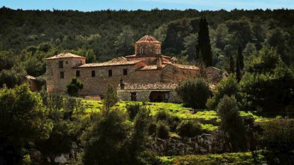 Πλήθος πιστών σε μοναστήρια κι εκκλησίες στη Δυτ. Ελλάδα και Πελοπόννησο