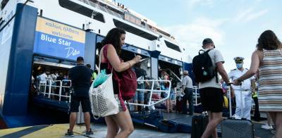 Λιμάνι Πειραιά: Ουρές και εξονυχιστικοί έλεγχοι των πιστοποιητικών εμβολιασμού