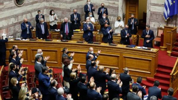 Βουλή: Απορρίφθηκε η πρόταση δυσπιστίας του ΣΥΡΙΖΑ κατά της κυβέρνησης (βίντεο)
