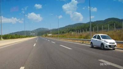 Οδηγούσε στο αντίθετο ρεύμα στον αυτοκινητόδρομο στον κόμβο Τσακώνας / Κυπαρισσίας (βίντεο)