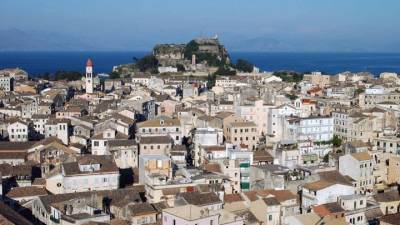 Ευωδία... νέου χρόνου στην Κέρκυρα: Το έθιμο της κολόνιας την Πρωτοχρονιά