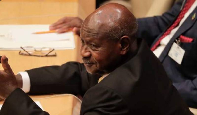 Ο πρόεδρος της Ουγκάντα απαγορεύει το στοματικό σεξ (Βίντεο)
